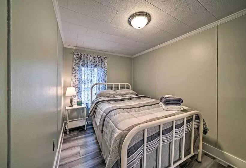 Dreamy Waterfront Home W/ Grill: Boat & Ski!