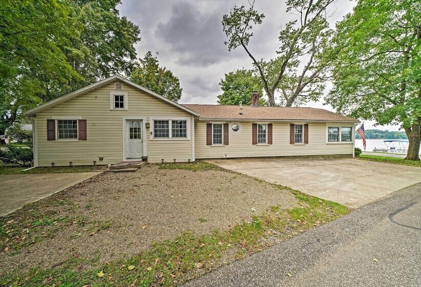 Dreamy Waterfront Home W/ Grill: Boat & Ski!