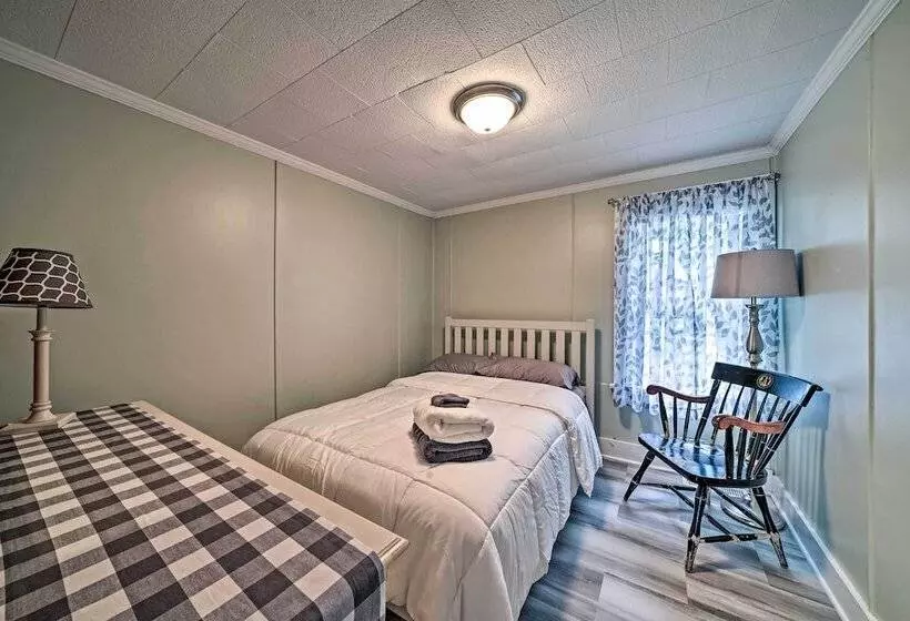 Dreamy Waterfront Home W/ Grill: Boat & Ski!