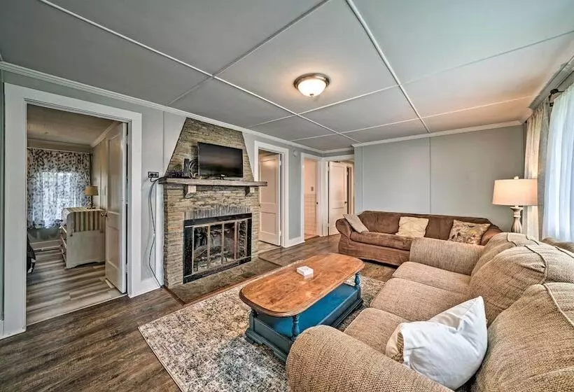 Dreamy Waterfront Home W/ Grill: Boat & Ski!