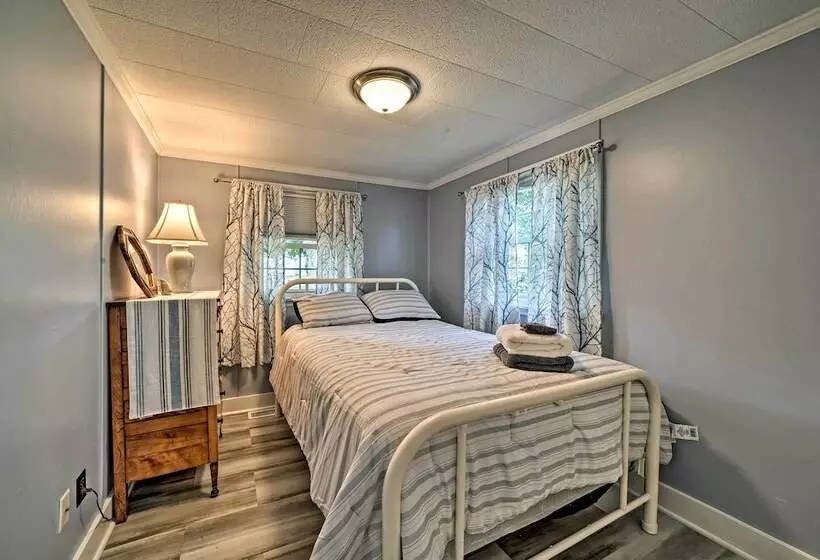 Dreamy Waterfront Home W/ Grill: Boat & Ski!