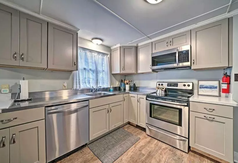 Dreamy Waterfront Home W/ Grill: Boat & Ski!