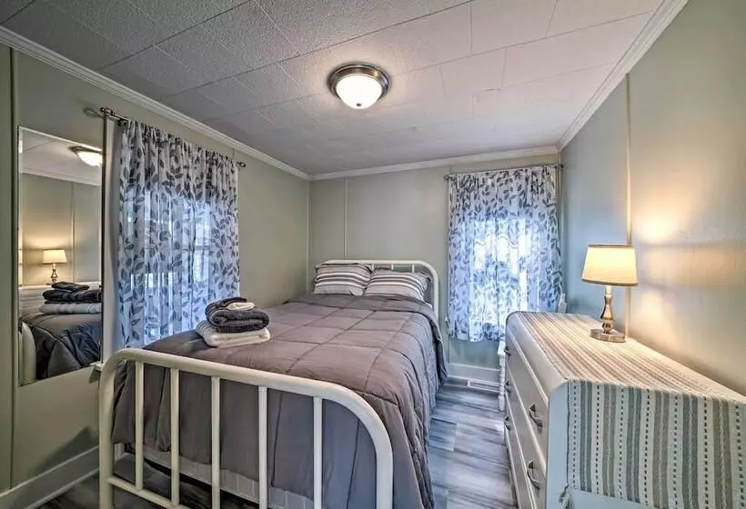 Dreamy Waterfront Home W/ Grill: Boat & Ski!