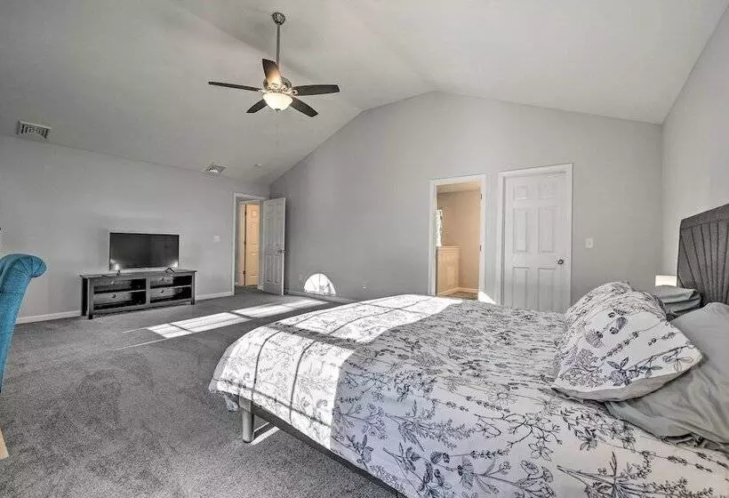 Family Friendly Arrowhead Lake Home W/ Kayak!