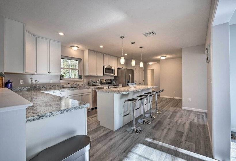 Family Friendly Arrowhead Lake Home W/ Kayak!