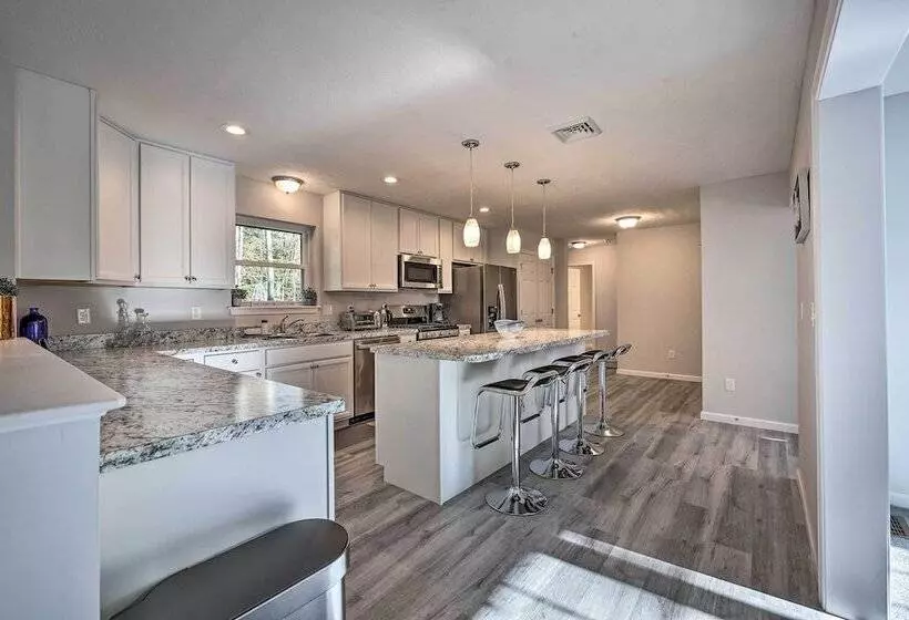 Family Friendly Arrowhead Lake Home W/ Kayak!