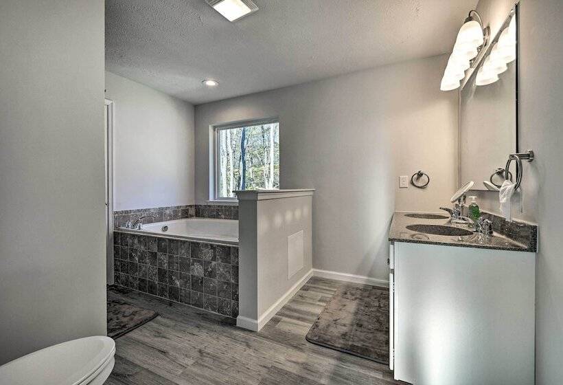 Family Friendly Arrowhead Lake Home W/ Kayak!