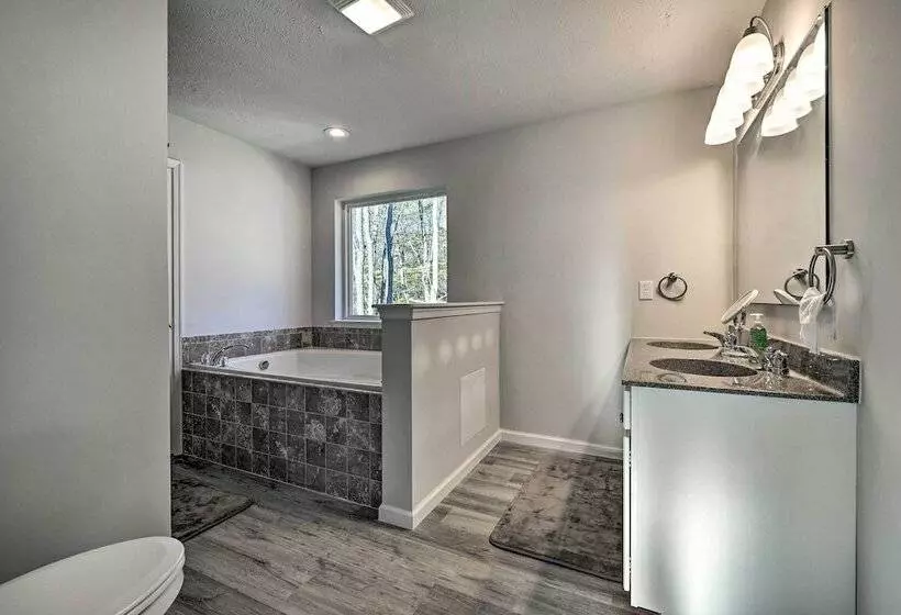 Family Friendly Arrowhead Lake Home W/ Kayak!