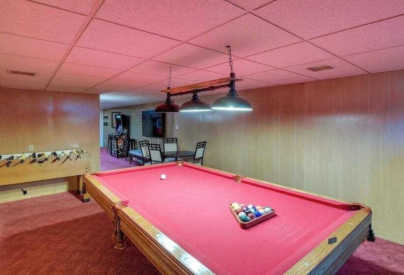 Walk To Lambeau Field: Green Bay Retreat