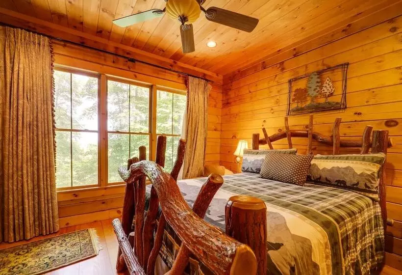 Hilltop Hideaway Cabin W/ Porch + Fire Pit!