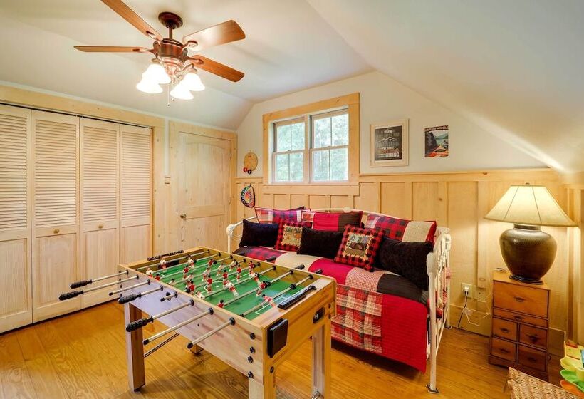 Hilltop Hideaway Cabin W/ Porch + Fire Pit!