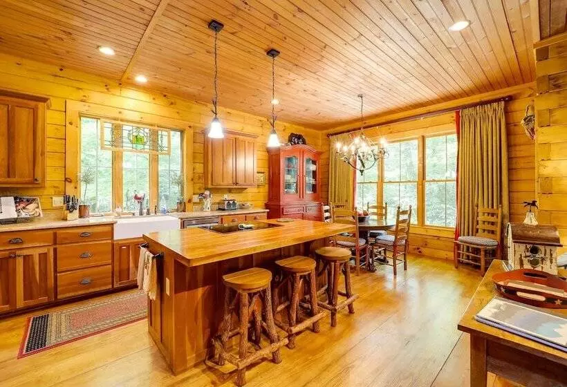 Hilltop Hideaway Cabin W/ Porch + Fire Pit!