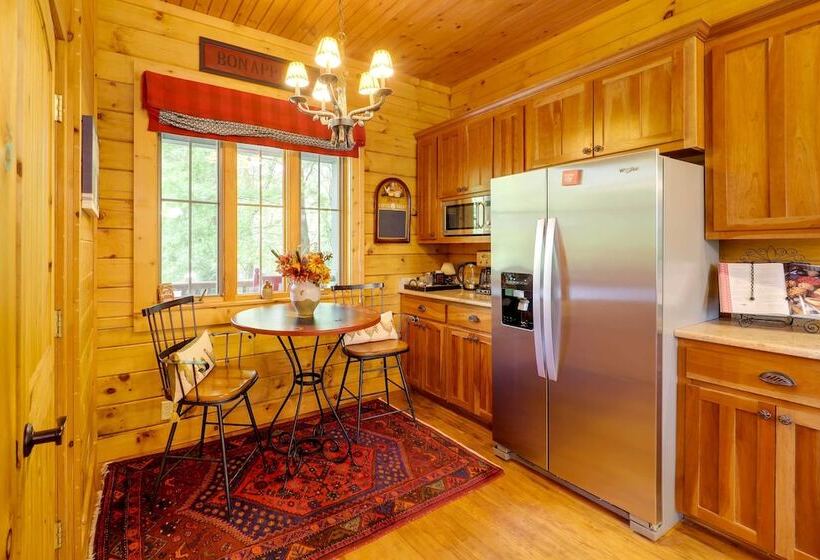 Hilltop Hideaway Cabin W/ Porch + Fire Pit!