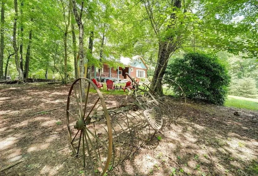 Hilltop Hideaway Cabin W/ Porch + Fire Pit!