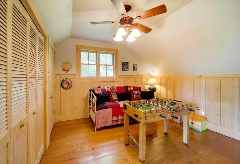 Hilltop Hideaway Cabin W/ Porch + Fire Pit!