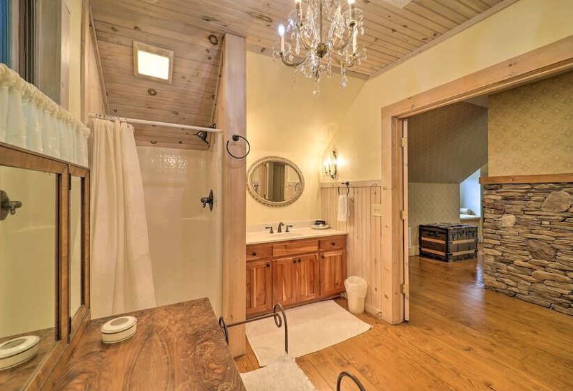 Hilltop Hideaway Cabin W/ Porch + Fire Pit!