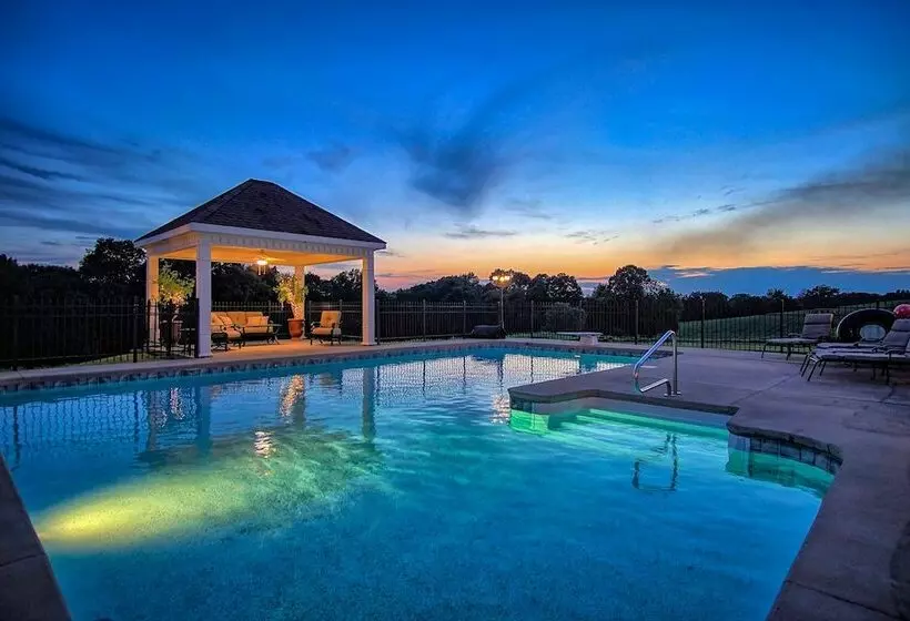 Historic Cedar Hill Mansion On Large Farm W/ Pool!