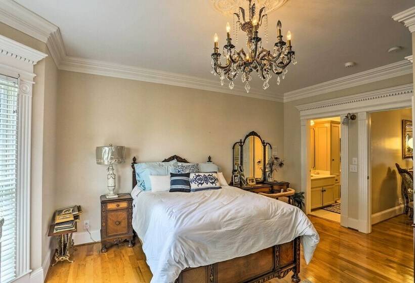 Historic Cedar Hill Mansion On Large Farm W/ Pool!