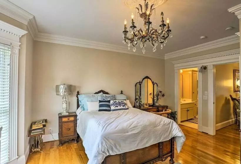 Historic Cedar Hill Mansion On Large Farm W/ Pool!