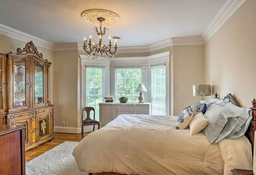 Historic Cedar Hill Mansion On Large Farm W/ Pool!