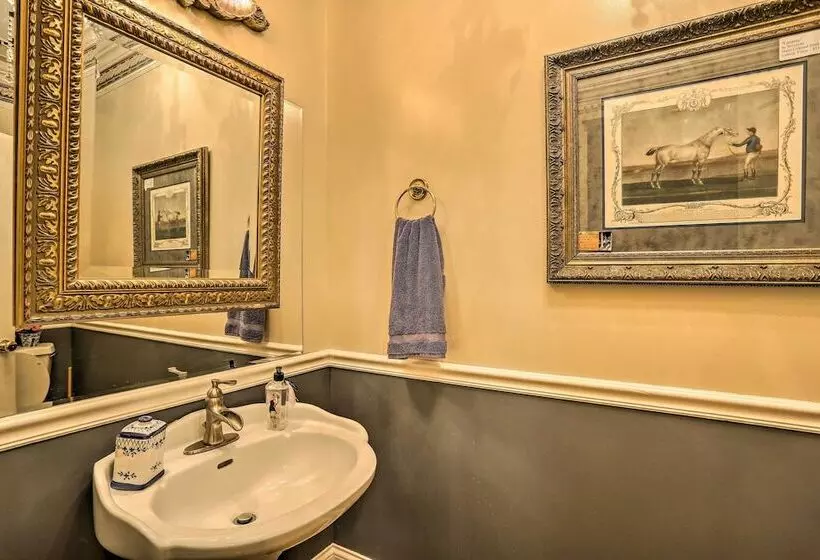 Historic Cedar Hill Mansion On Large Farm W/ Pool!