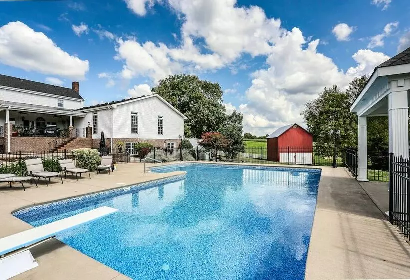 Historic Cedar Hill Mansion On Large Farm W/ Pool!