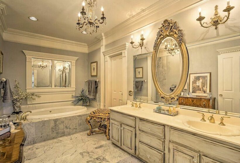 Historic Cedar Hill Mansion On Large Farm W/ Pool!