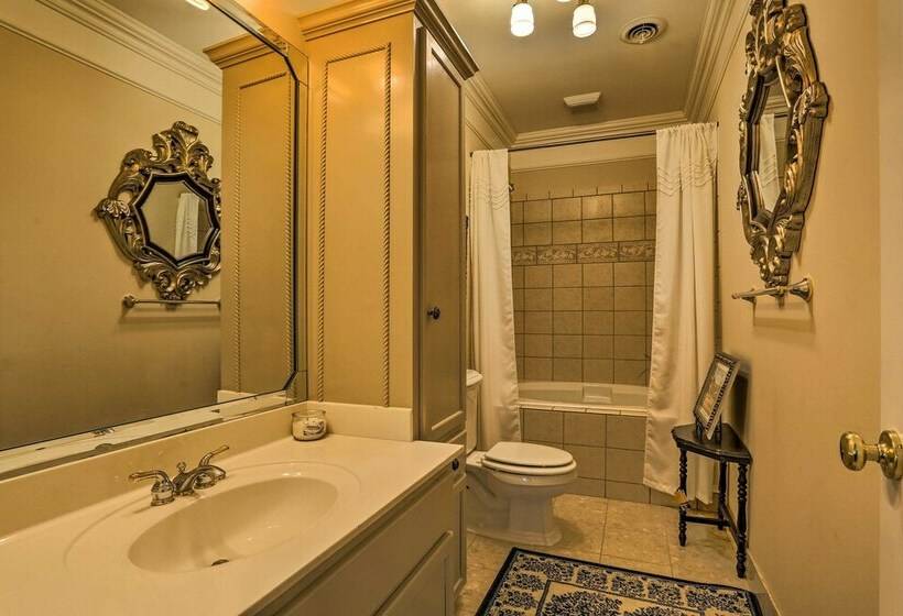 Historic Cedar Hill Mansion On Large Farm W/ Pool!