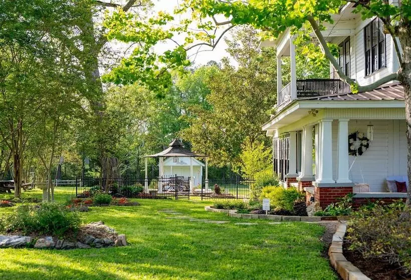 Historic Huntington Home W/ Pond & Flower Gardens!