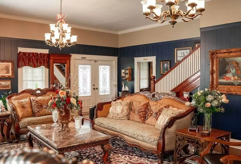 Historic Huntington Home W/ Pond & Flower Gardens!