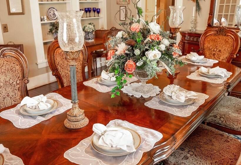 Historic Huntington Home W/ Pond & Flower Gardens!