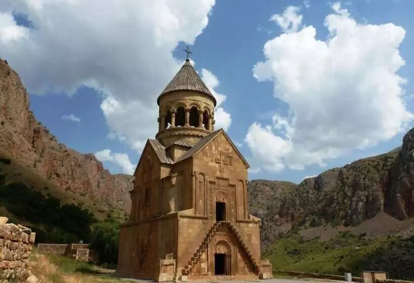 هتل Areni Lodge
