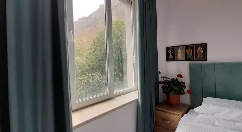 هتل Areni Lodge