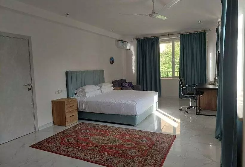 هتل Areni Lodge
