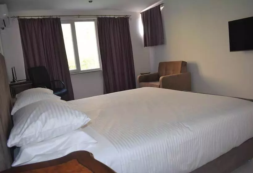 هتل Areni Lodge