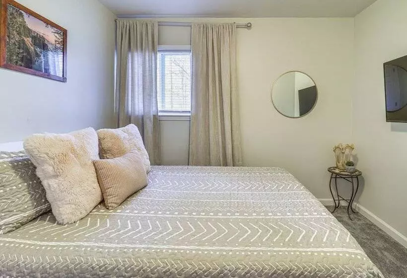 House In The Woods  In Ooltewah W/ Fire Pit!