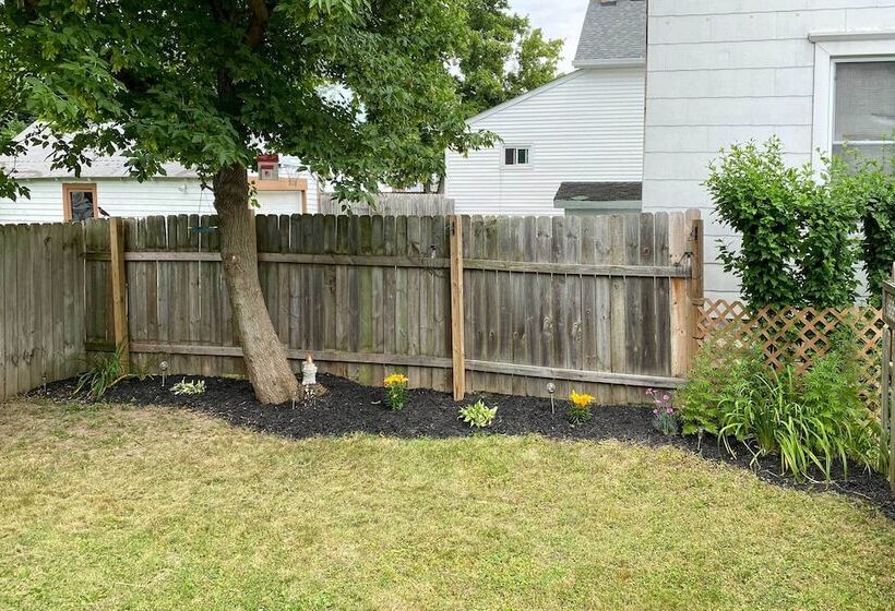 Idyllic Erie Home < 3 Mi To Dtwn Attractions!