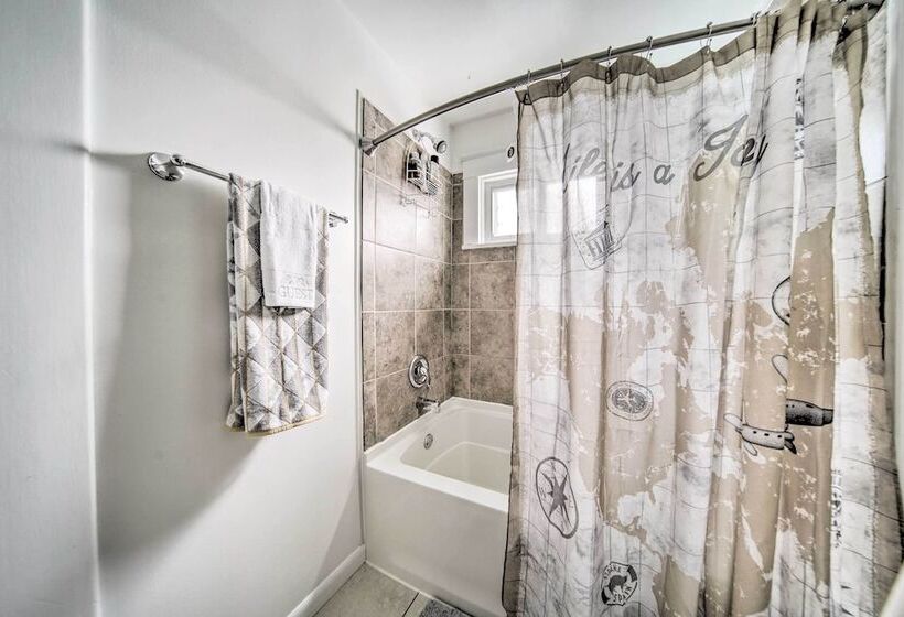 Idyllic Erie Home < 3 Mi To Dtwn Attractions!