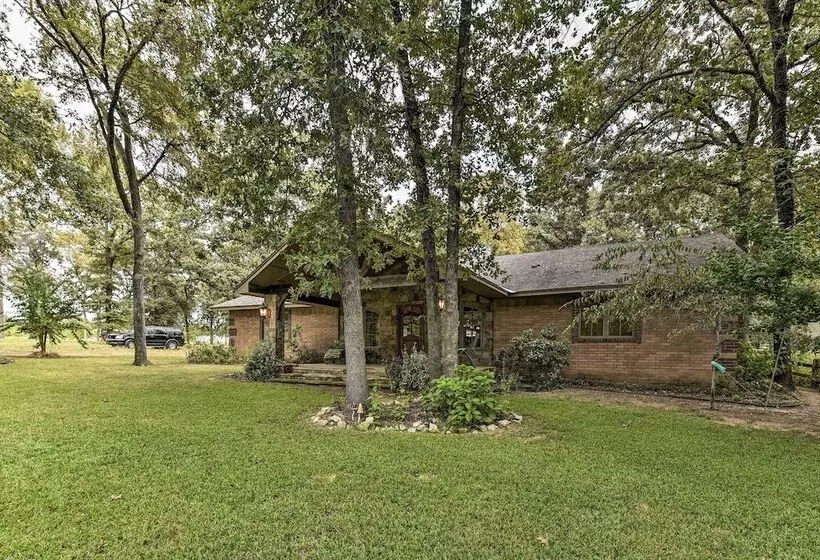 Kingston House W/ Fire Pit, Short Walk To Lake!