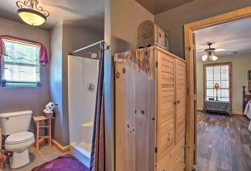 Kingston House W/ Fire Pit, Short Walk To Lake!