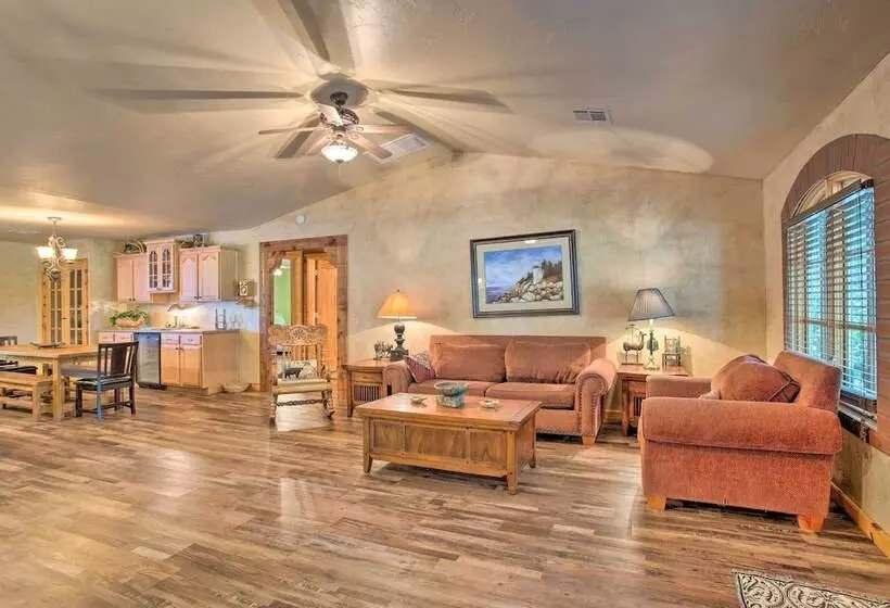 Kingston House W/ Fire Pit, Short Walk To Lake!