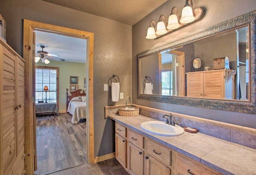 Kingston House W/ Fire Pit, Short Walk To Lake!