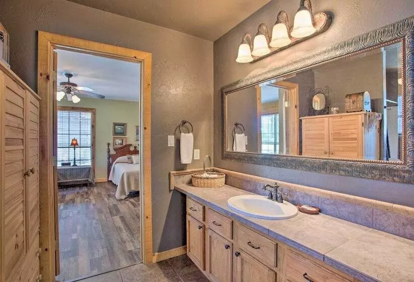 Kingston House W/ Fire Pit, Short Walk To Lake!