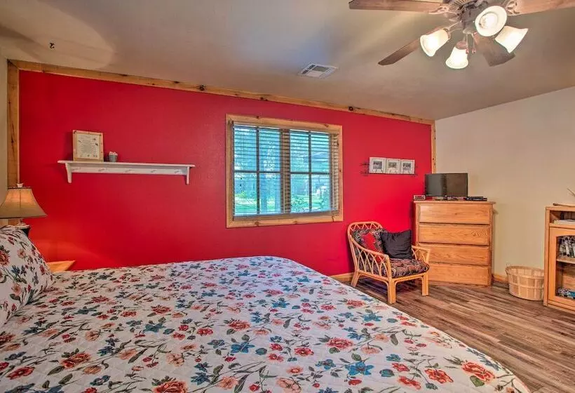 Kingston House W/ Fire Pit, Short Walk To Lake!