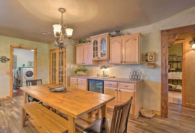 Kingston House W/ Fire Pit, Short Walk To Lake!