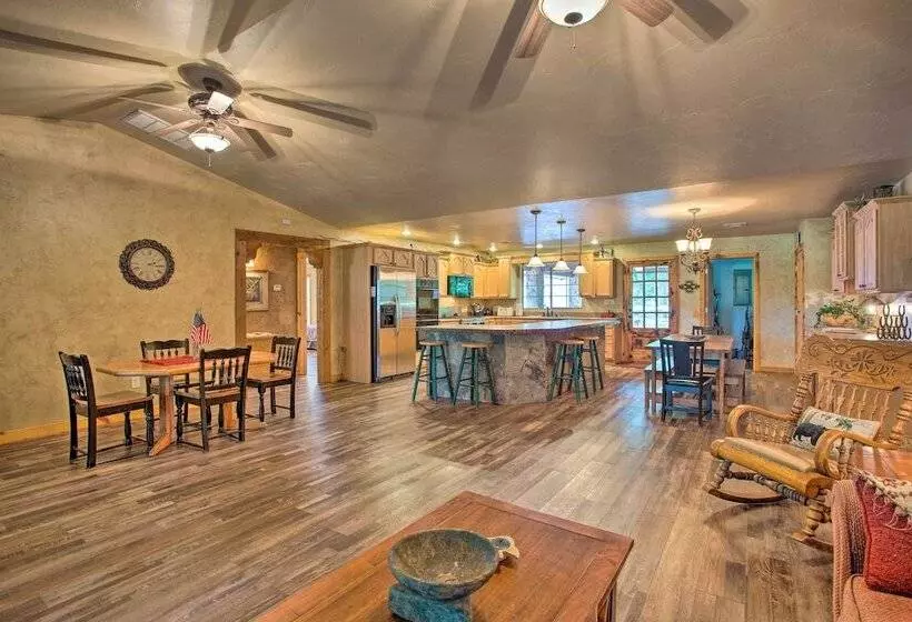 Kingston House W/ Fire Pit, Short Walk To Lake!