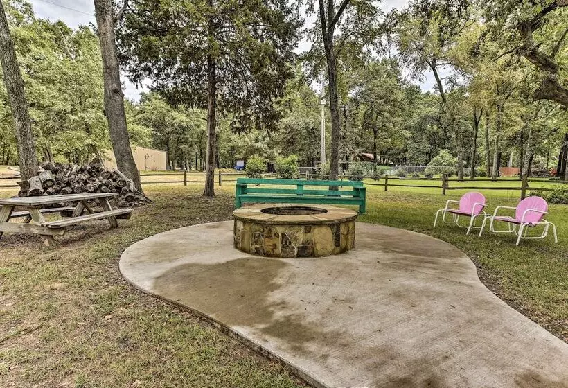 Kingston House W/ Fire Pit, Short Walk To Lake!