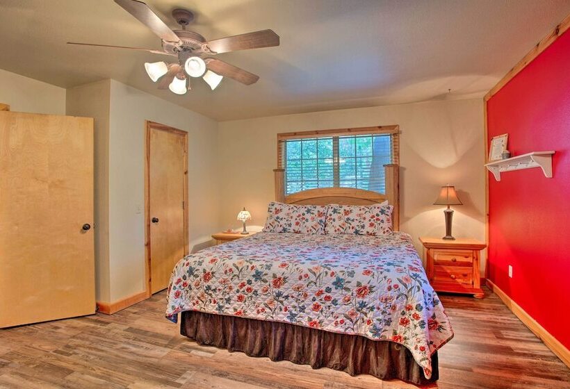 Kingston House W/ Fire Pit, Short Walk To Lake!