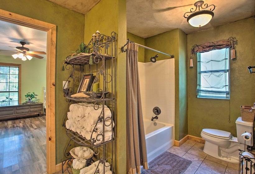 Kingston House W/ Fire Pit, Short Walk To Lake!