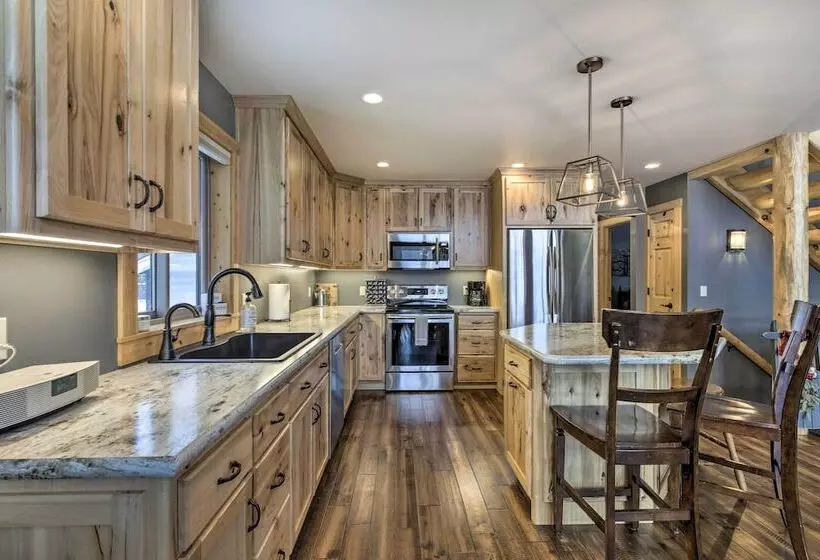 Lakefront Cottage In Iron River: 3 Mi To Skiing!